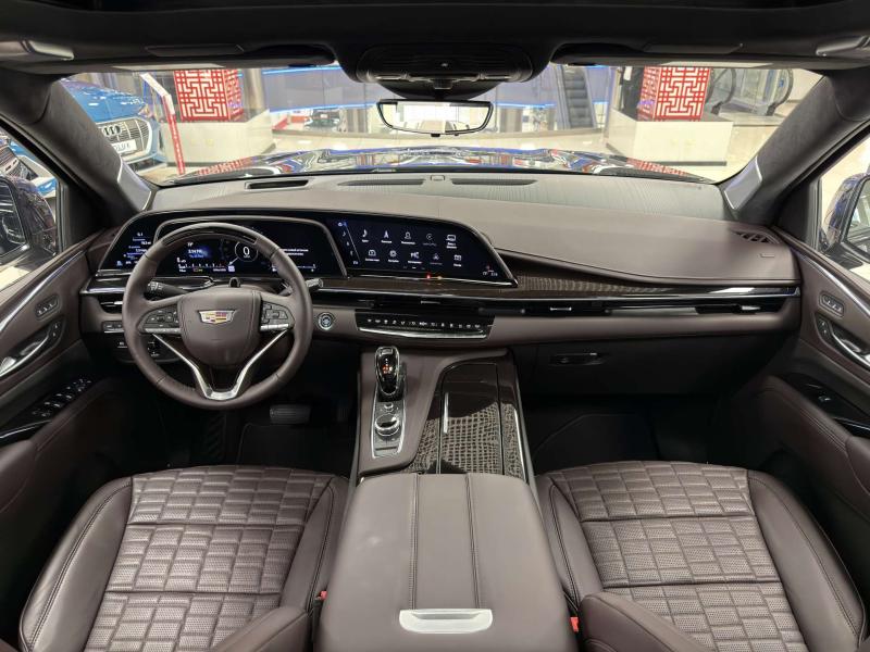 Cadillac Escalade V Рестайлинг Бензин 6.2 л. 420 л.с. автомат полный