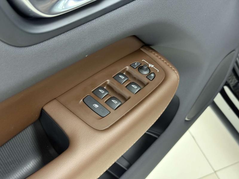 Volvo XC60 II Рестайлинг Бензин 2 л. 249 л.с. автомат полный