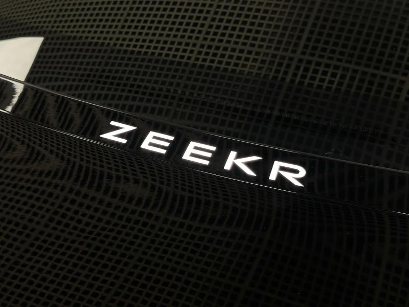 Zeekr 007 1 поколение 422 л.с. / 310 кВт   2024 L6T79NEE3RN016359 000 Серый