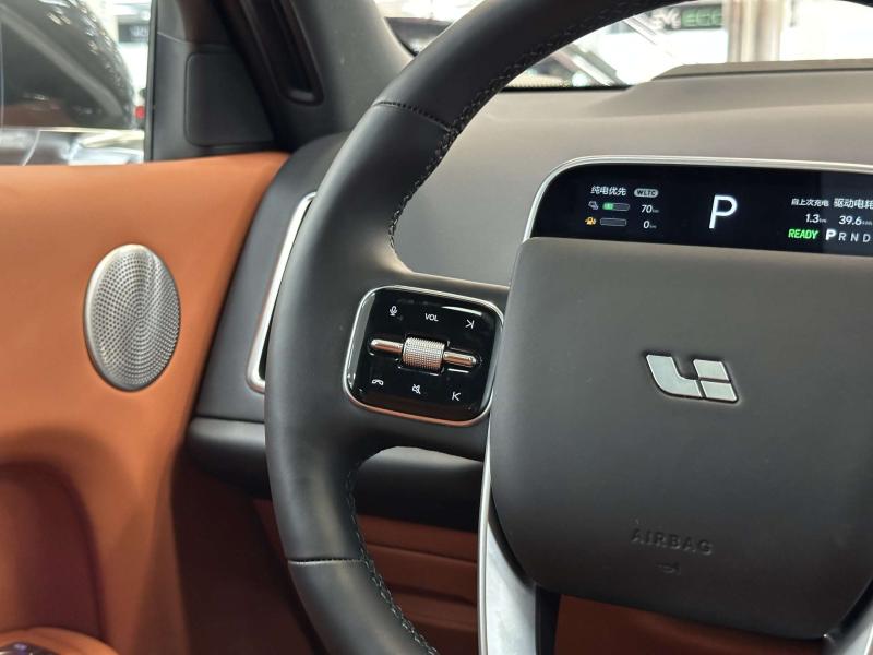 LiXiang L9 I Рестайлинг Гибрид 1.5 л. 449 л.с. автомат полный