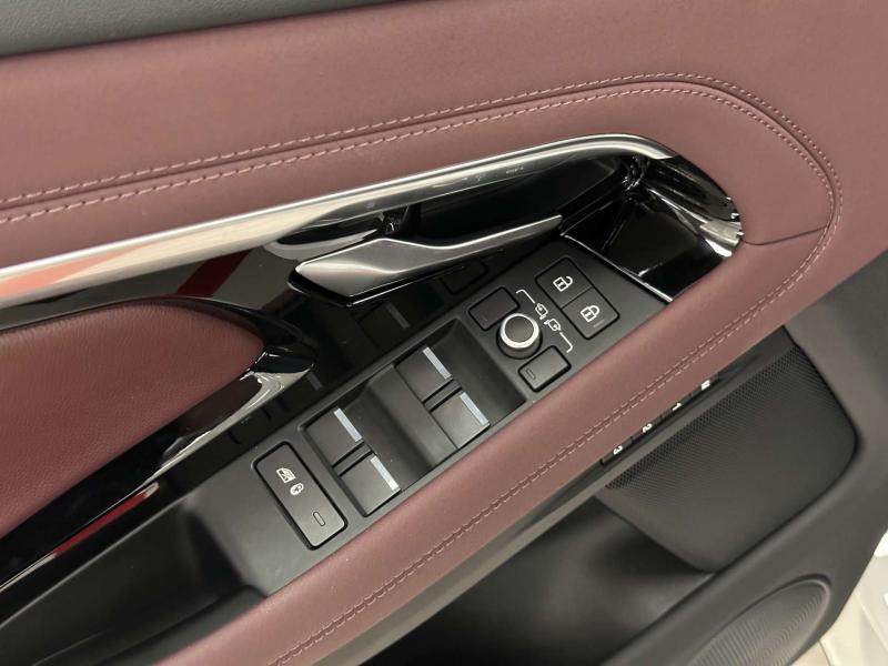 Land Rover Range Rover Evoque II Рестайлинг Бензин 2 л. 249 л.с. автомат полный