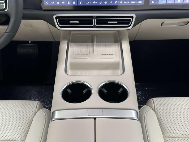 LiXiang L7 I Рестайлинг Гибрид 1.5 л. 449 л.с. автомат полный