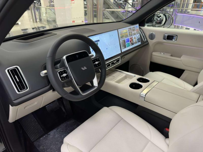 LiXiang L9  Гибрид 1.5 л. 449 л.с. автомат полный