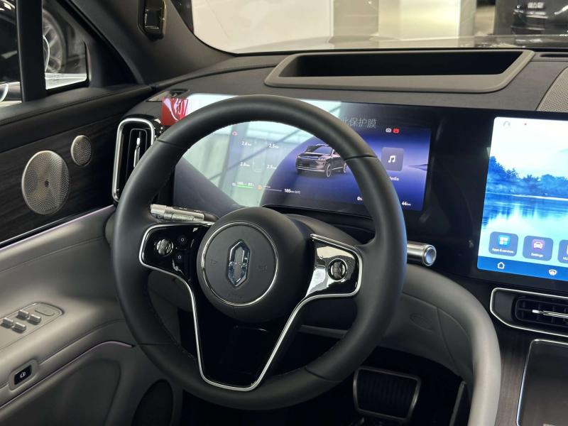 Aito M9  Гибрид 1.5 л. 496 л.с. автомат полный