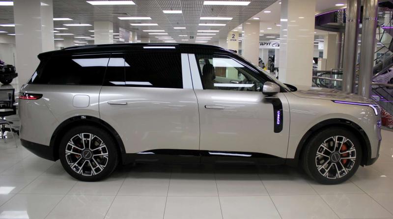 Lynk & Co 900 Поколение 1 2.0h 734 л.с