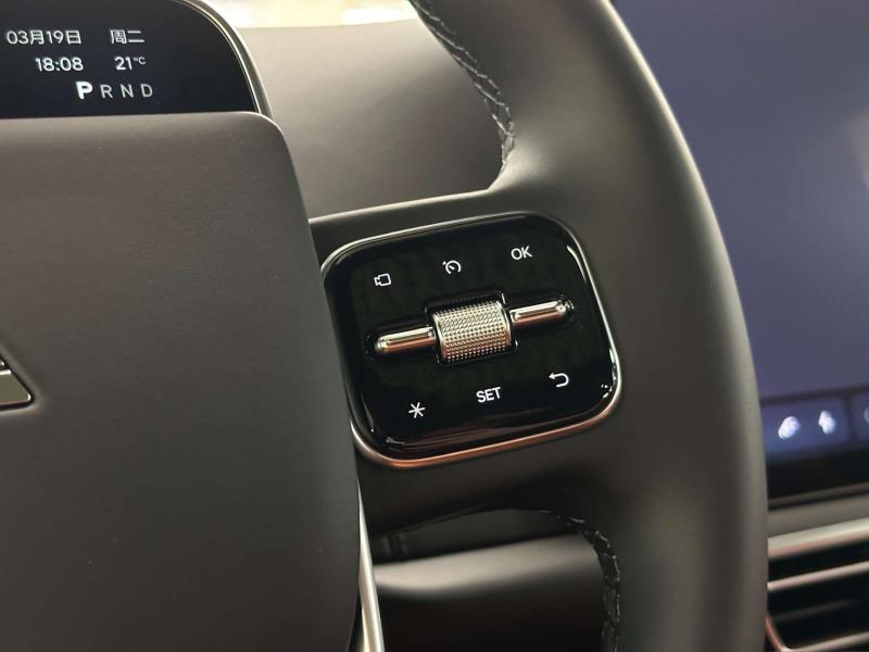 LiXiang L9 I Рестайлинг Гибрид 1.5 л. 449 л.с. автомат полный