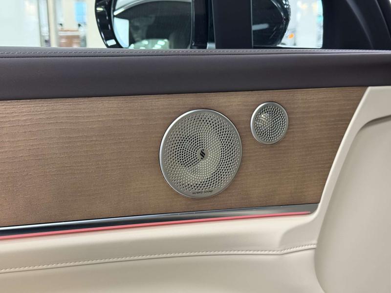 Aito M9  Гибрид 1.5 л. 496 л.с. автомат полный