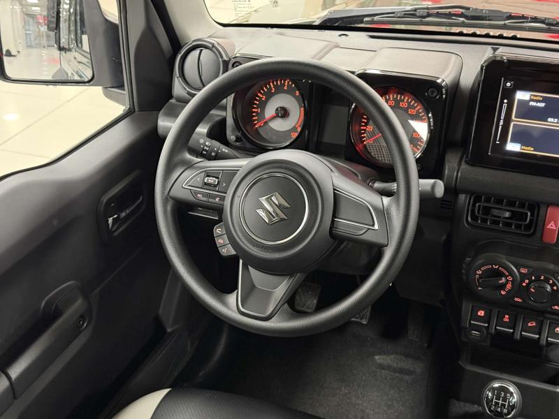 Suzuki Jimny III Рестайлинг 2 Бензин 1328 см3 85 л.с. (63 кВт) механическая задний