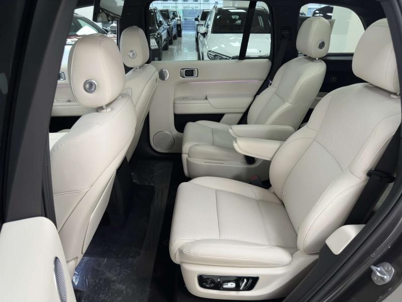 LiXiang L9  Гибрид 1.5 л. 449 л.с. автомат полный