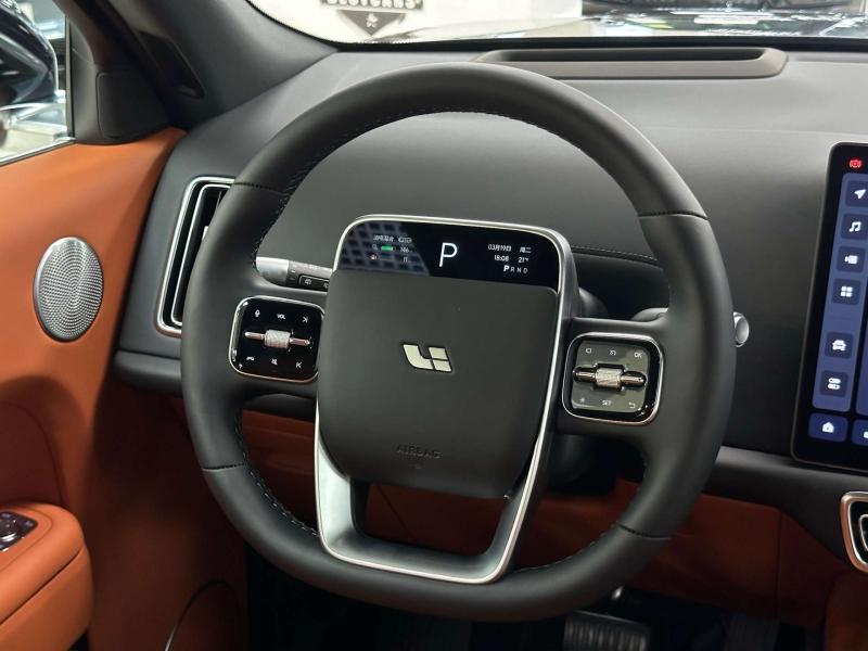 LiXiang L9 I Рестайлинг Гибрид 1.5 л. 449 л.с. автомат полный