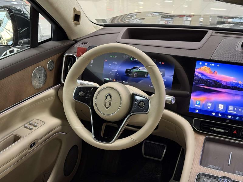 Aito M9  Гибрид 1.5 л. 496 л.с. автомат полный