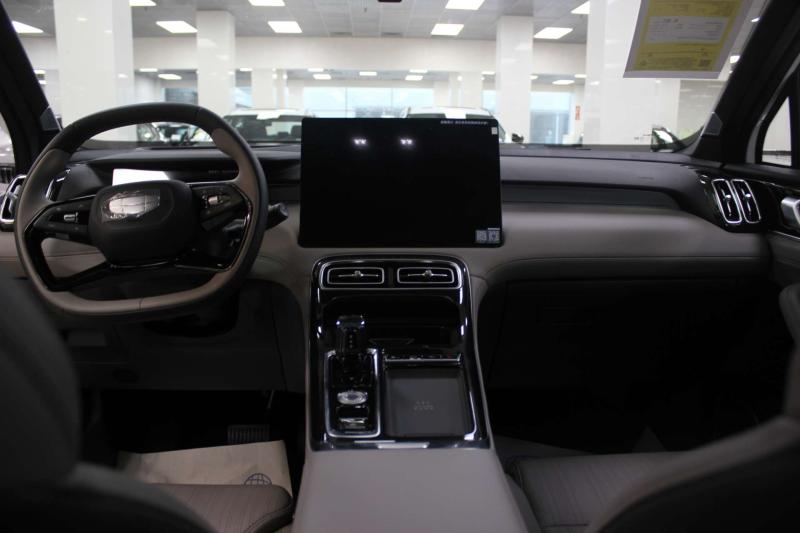 Geely Atlas Pro  Бензин 1.5 л. 177 л.с. автомат передний