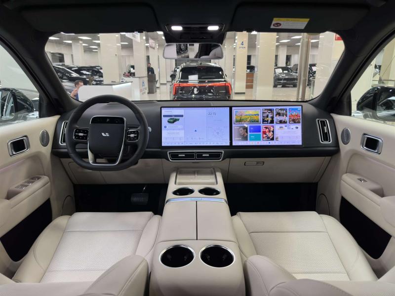 LiXiang L9  Гибрид 1.5 л. 449 л.с. автомат полный