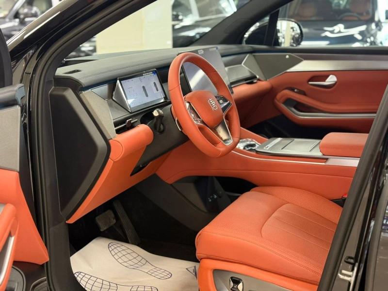 BYD Tang L 1 поколение 1.5 л, 700 л.с., гибрид