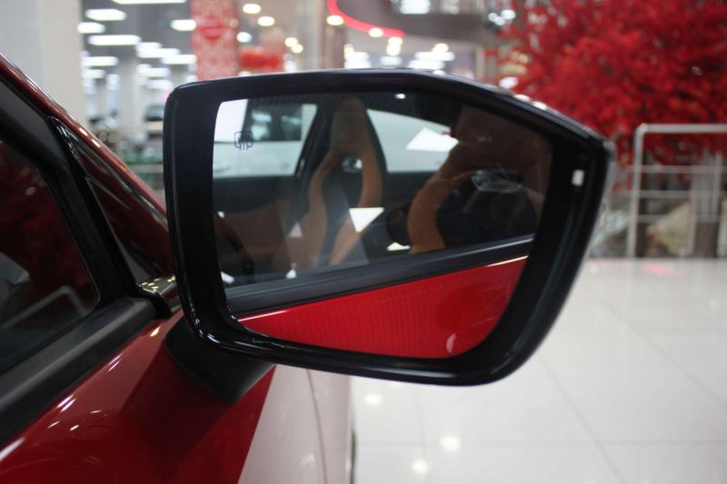 Changan UNI-V  Бензин 1.5 л. 181 л.с. робот передний