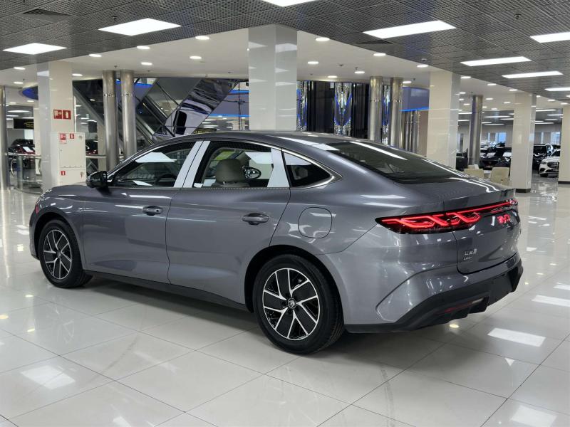 BYD Qin III Гибрид 1.5 л. 163 л.с. автомат передний