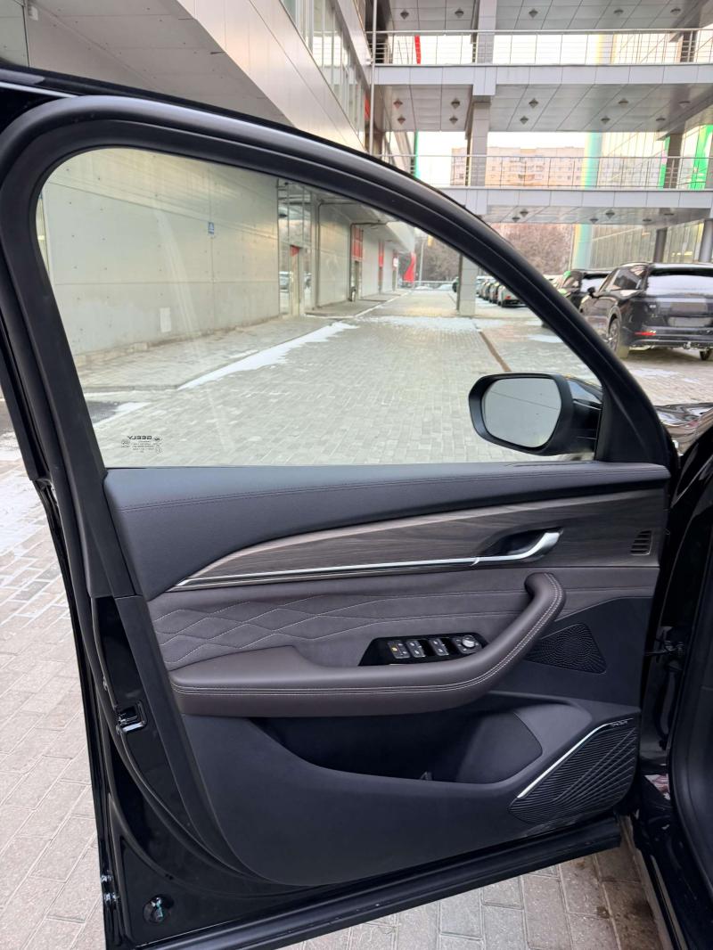 Geely Monjaro  Бензин 2 л. 238 л.с. автомат полный