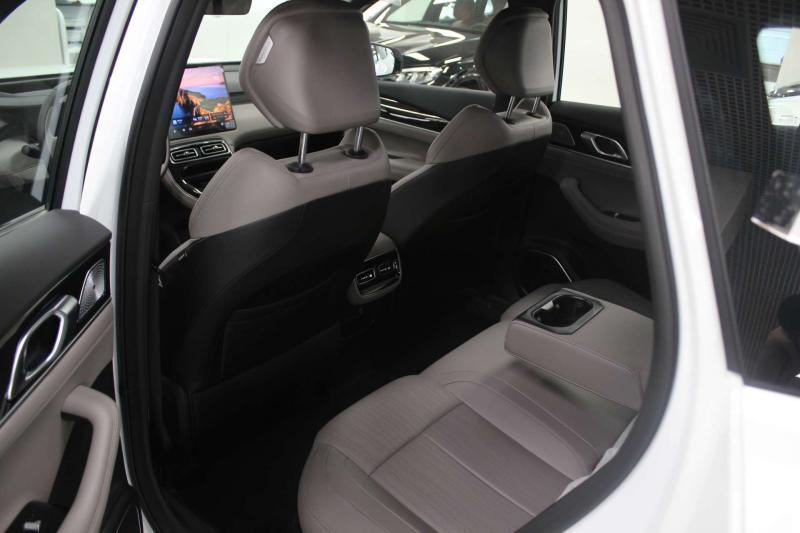 Geely Atlas Pro  Бензин 1.5 л. 177 л.с. автомат передний