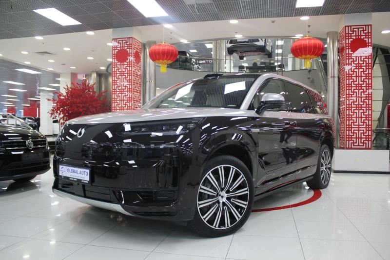 Denza N9 1 поколение 2.0 л. 925 л.с. (680 кВт) 