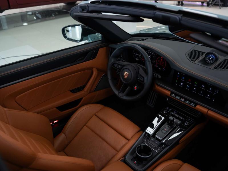 Porsche 911 VIII (992) Рестайлинг Гибрид 3.6 л. 541 л.с. робот полный