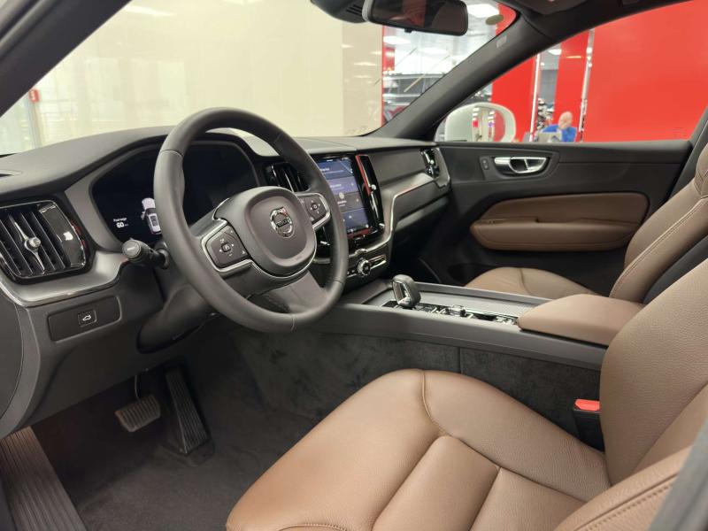 Volvo XC60 2 поколение [рестайлинг] 2.0 AT (250 л.с.)