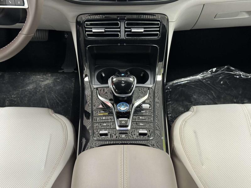 BYD Qin III Гибрид 1.5 л. 218 л.с. автомат передний