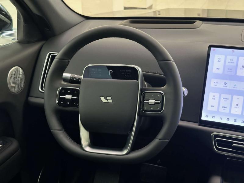 LiXiang L7 I Рестайлинг Гибрид 1.5 л. 449 л.с. автомат полный