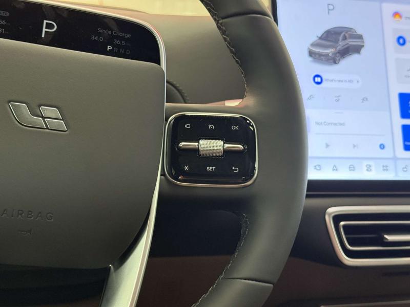 LiXiang L7 I Рестайлинг Гибрид 1.5 л. 449 л.с. автомат полный