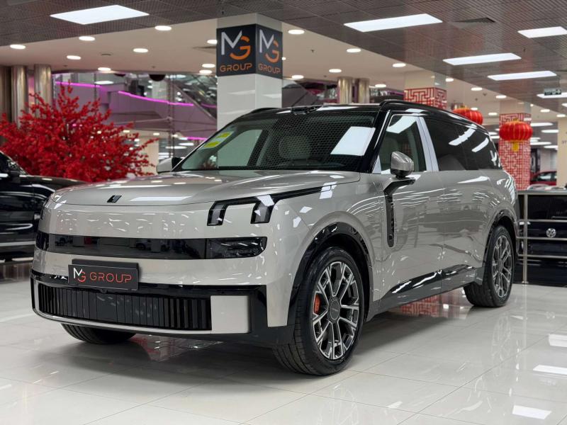 Lynk & Co 900 Поколение 1 AT Гибрид 2 л. (720 л.с.)