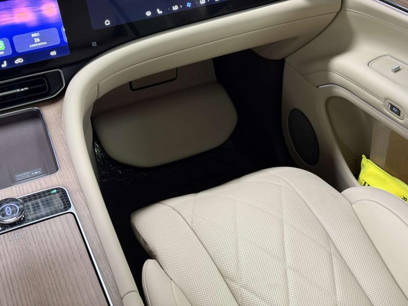 Aito M9  Гибрид 1.5 л. 496 л.с. автомат полный