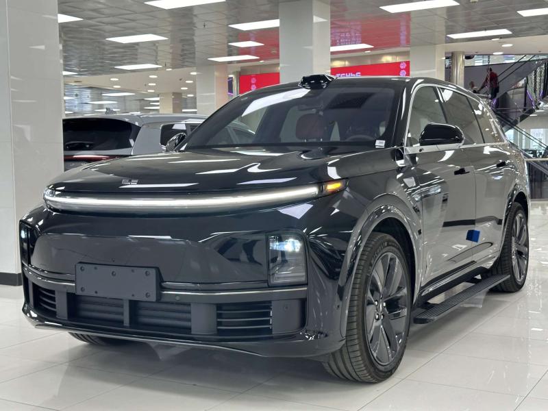 LiXiang L7 I Рестайлинг Гибрид 1.5 л. 449 л.с. автомат полный