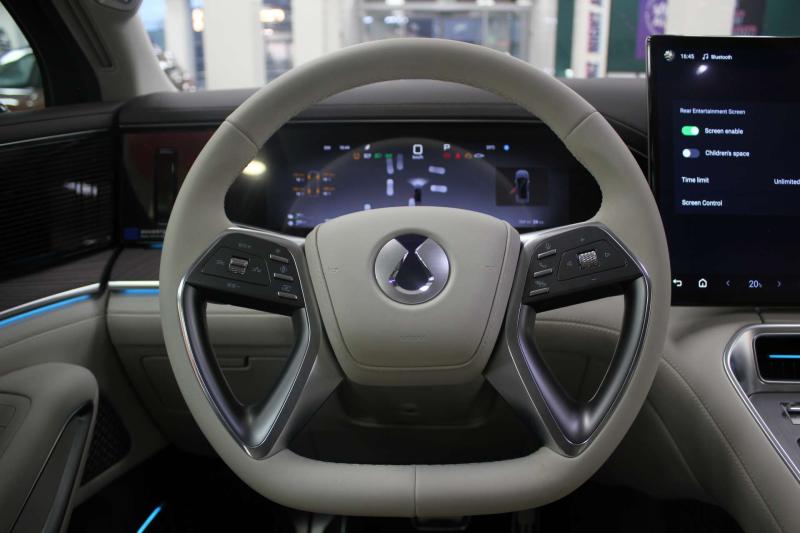 Denza N9 1 поколение 2.0 л. 925 л.с. (680 кВт) 