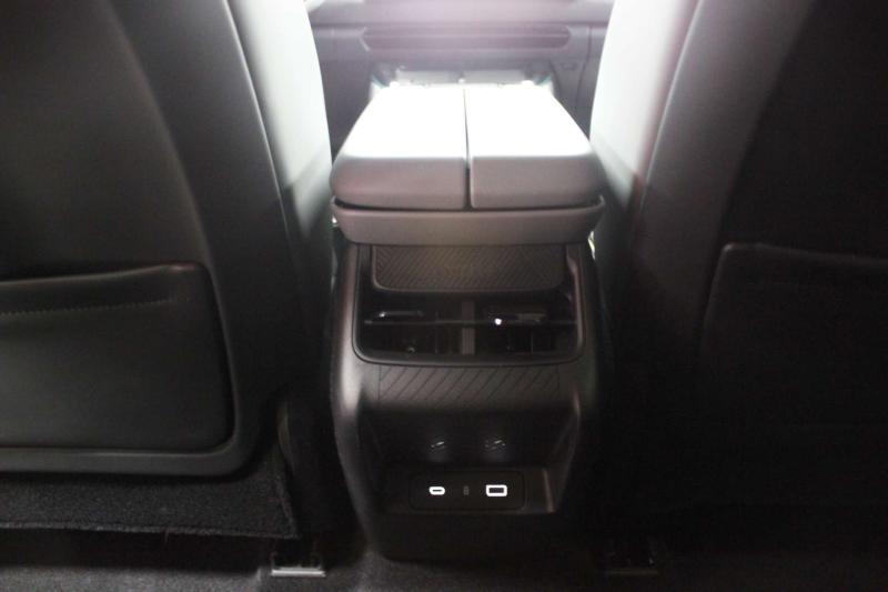 Lynk & Co 08  Гибрид 1.5 л. 593 л.с. автомат полный