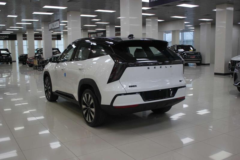 Geely Atlas Pro  Бензин 1.5 л. 177 л.с. автомат передний