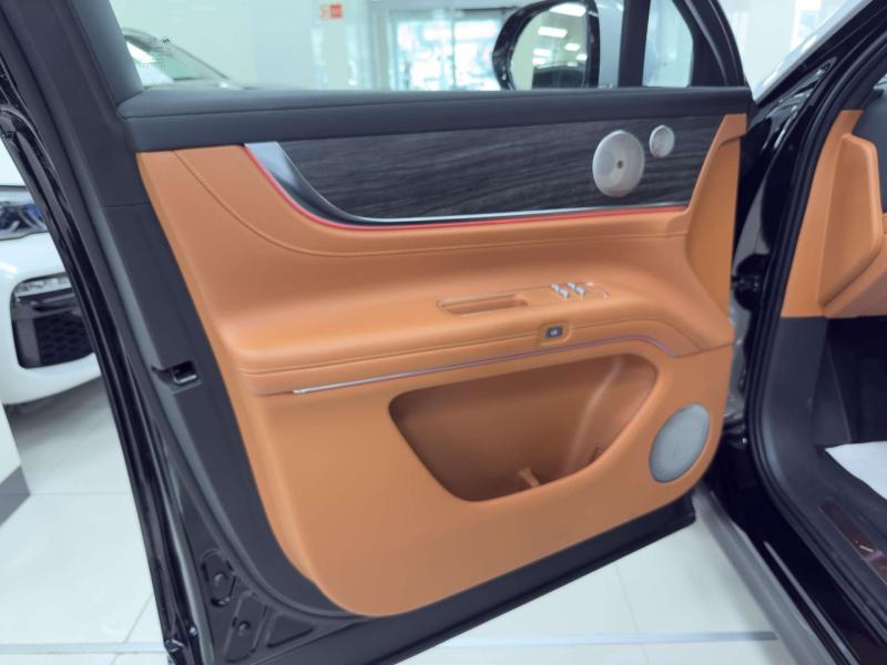 Aito M9  Гибрид 1.5 л. 496 л.с. автомат полный
