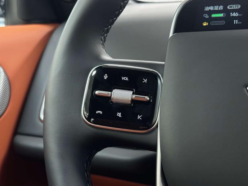 LiXiang L9 I Рестайлинг Гибрид 1.5 л. 449 л.с. автомат полный