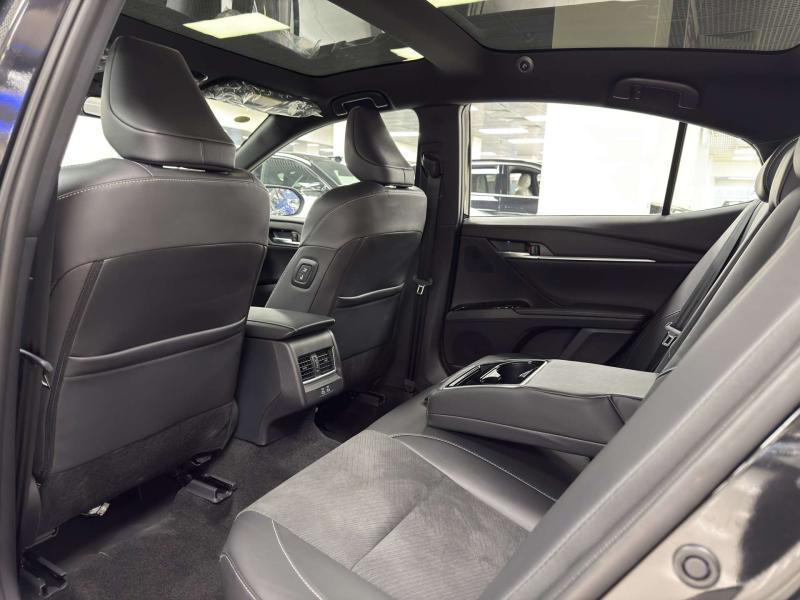 Toyota Camry IX (XV80) China Market Гибрид 2 л. 197 л.с. вариатор передний