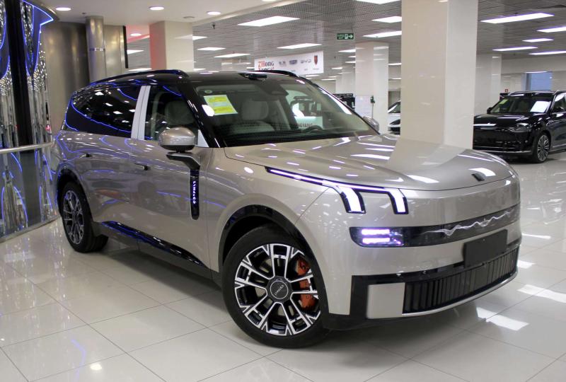 Lynk & Co 900 Поколение 1 2.0h 734 л.с