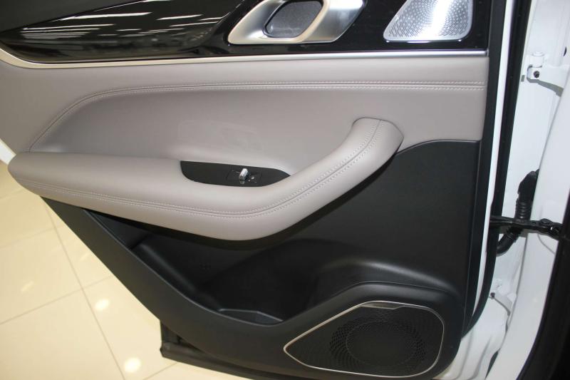 Geely Atlas Pro  Бензин 1.5 л. 177 л.с. робот полный