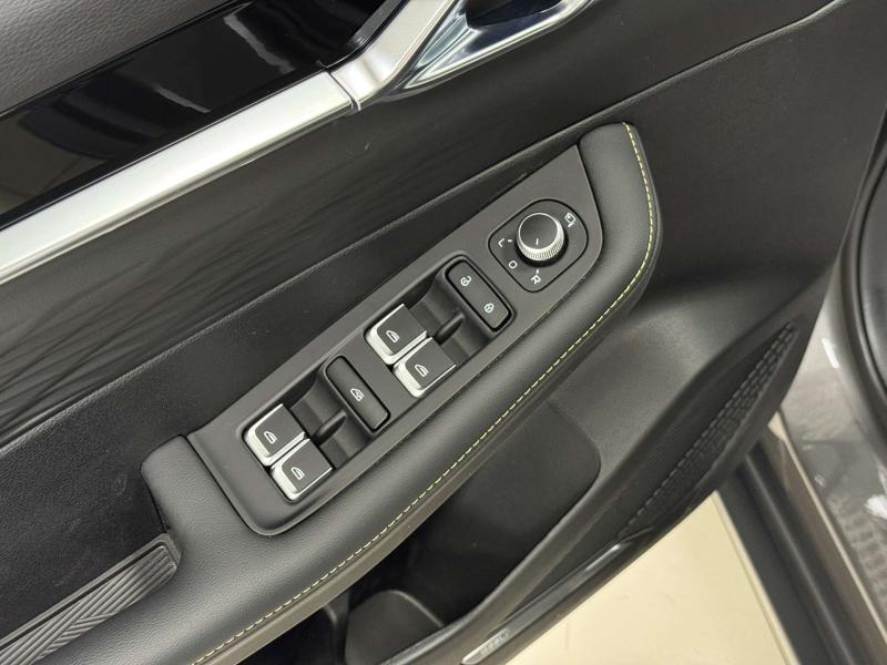 Geely Coolray I Рестайлинг Бензин 1.5 л. 172 л.с. робот передний