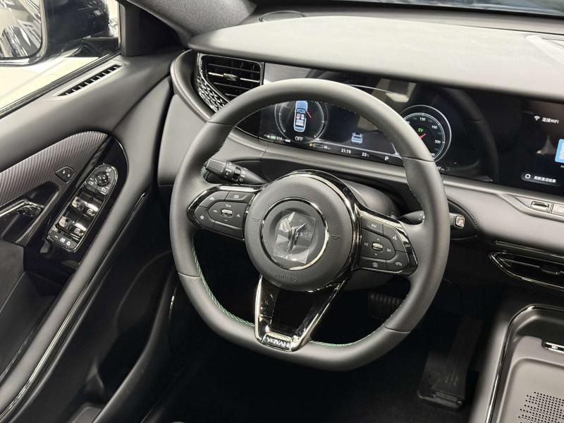 Voyah Free I Рестайлинг Гибрид 1.5 л. 490 л.с. автомат полный