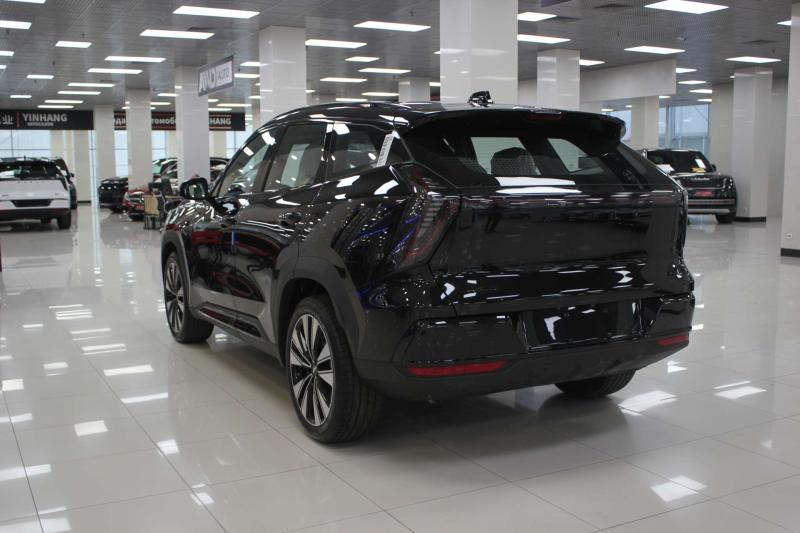 Geely Atlas Pro  Бензин 1.5 л. 177 л.с. автомат передний