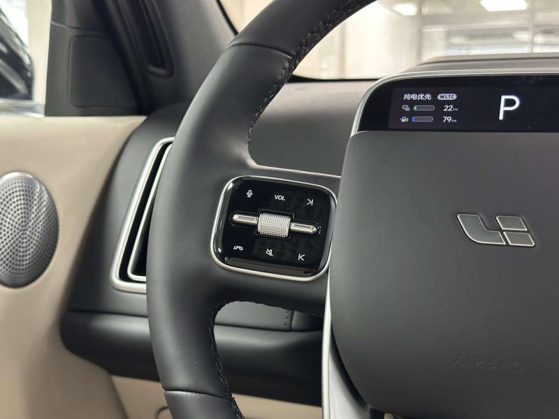 LiXiang L7 I Рестайлинг Гибрид 1.5 л. 449 л.с. автомат полный