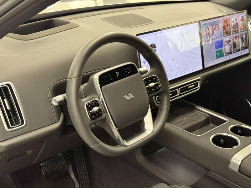 LiXiang L7 I Рестайлинг Гибрид 1.5 л. 449 л.с. автомат полный