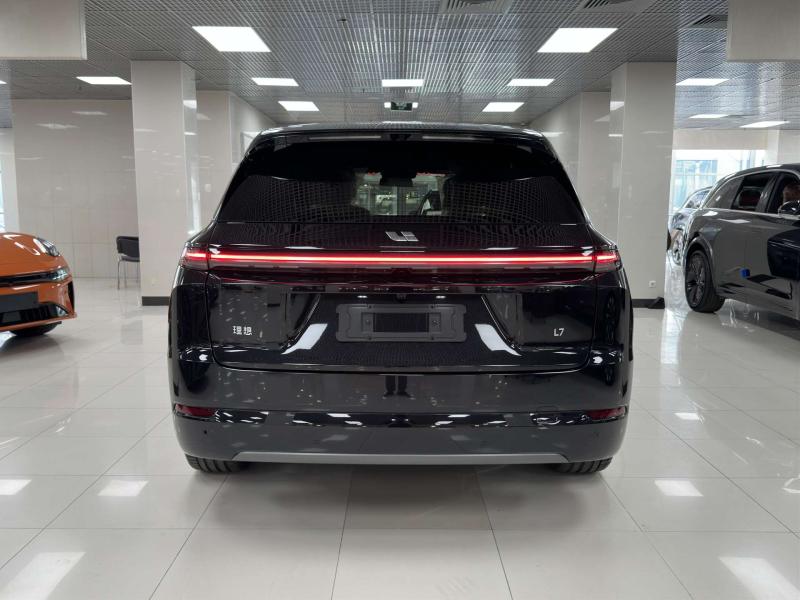 LiXiang L7 I Рестайлинг Гибрид 1.5 л. 449 л.с. автомат полный