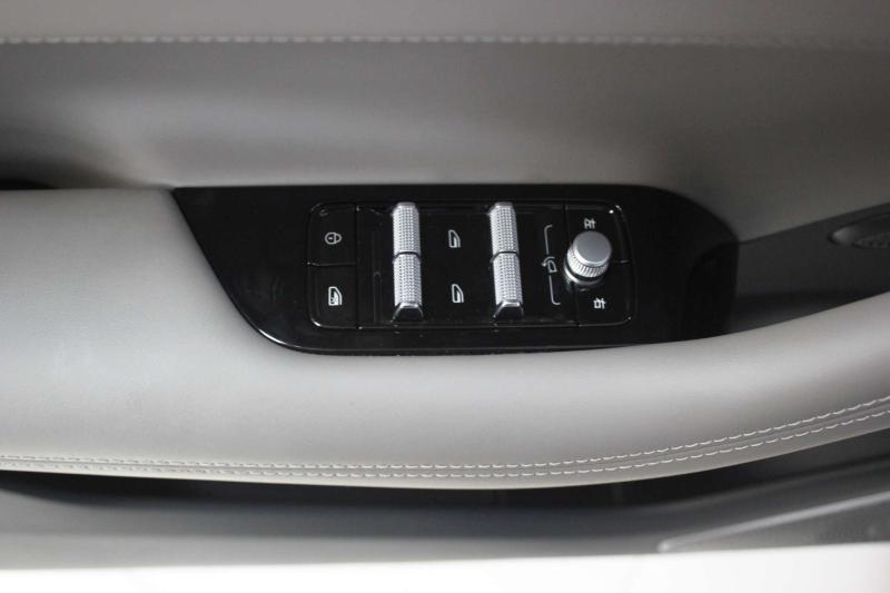 Geely Atlas Pro  Бензин 1.5 л. 177 л.с. робот полный