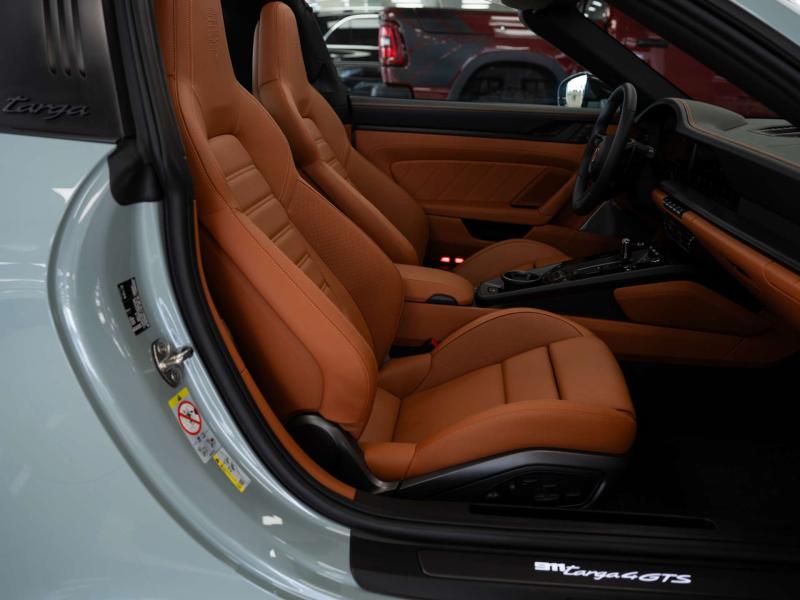 Porsche 911 VIII (992) Рестайлинг Гибрид 3.6 л. 541 л.с. робот полный