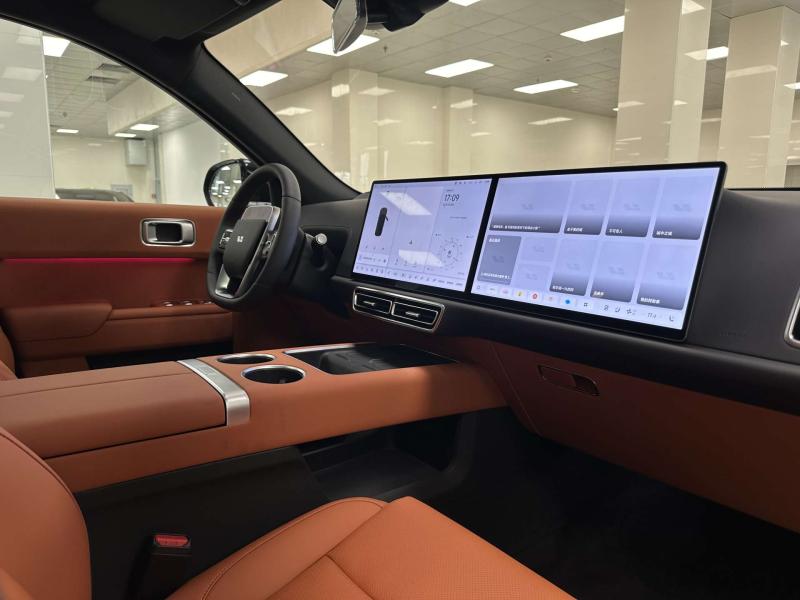 LiXiang L7 I Рестайлинг Гибрид 1.5 л. 449 л.с. автомат полный