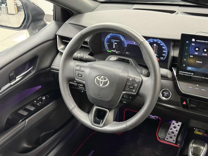Toyota Camry IX (XV80) China Market Гибрид 2 л. 197 л.с. вариатор передний