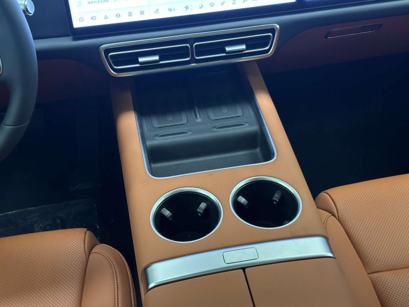 LiXiang L7 I Рестайлинг Гибрид 1.5 л. 449 л.с. автомат полный